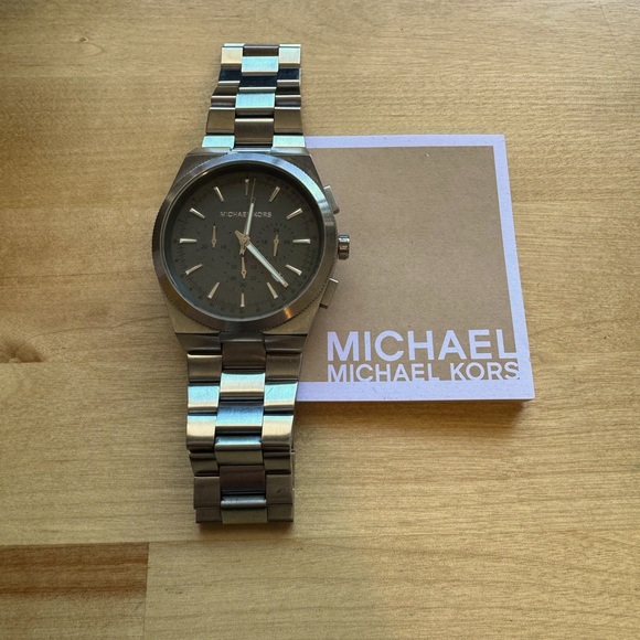 Michael Kors watches discounted for all 3 with a Michael Kors bracelet. - Picture 4 of 6